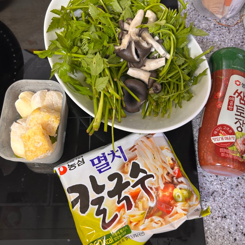 버섯칼국수 만들기 레시피 농심 멸치칼국수로 간단하게 해요 +볶음밥 필수!!