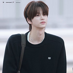 인프피 남자 투어스 신유 직각 어깨까지 내 취향이라 위험해서 거리두기