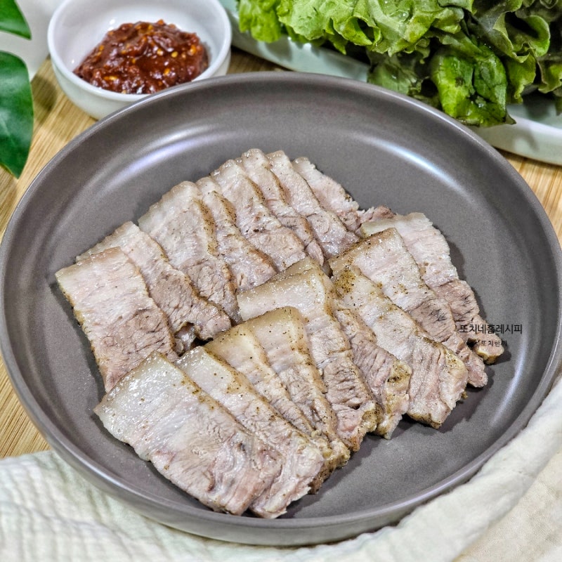 삶지 말고 '찌세요'! 오겹살 껍질의 쫀득함이 폭발, 강레오 셰프 수육 레시피