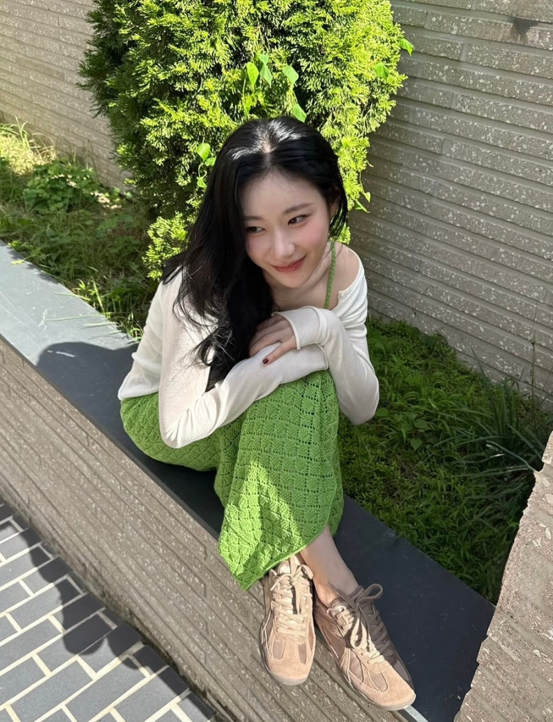 채령 사복 패션, 초록 크로셰 원피스 어디꺼? 가을까지 입는 레이어드 코디