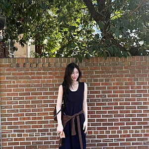 나시 롱 원피스 단독 착용이 부담스럽다면? 채령의 가을출근룩 코디 노하우