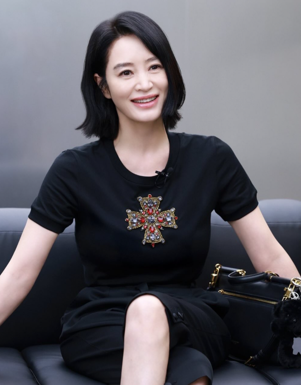 김혜수, 조권 부모 암 투병까지 챙겼다…‘직장의 신’ 13년 인연이 더 놀라운 이유