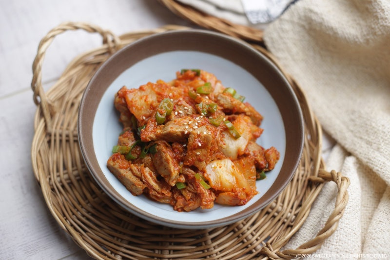 돼지고기 김치볶음 레시피 목살묵은지볶음 목살김치두루치기 신김치요리