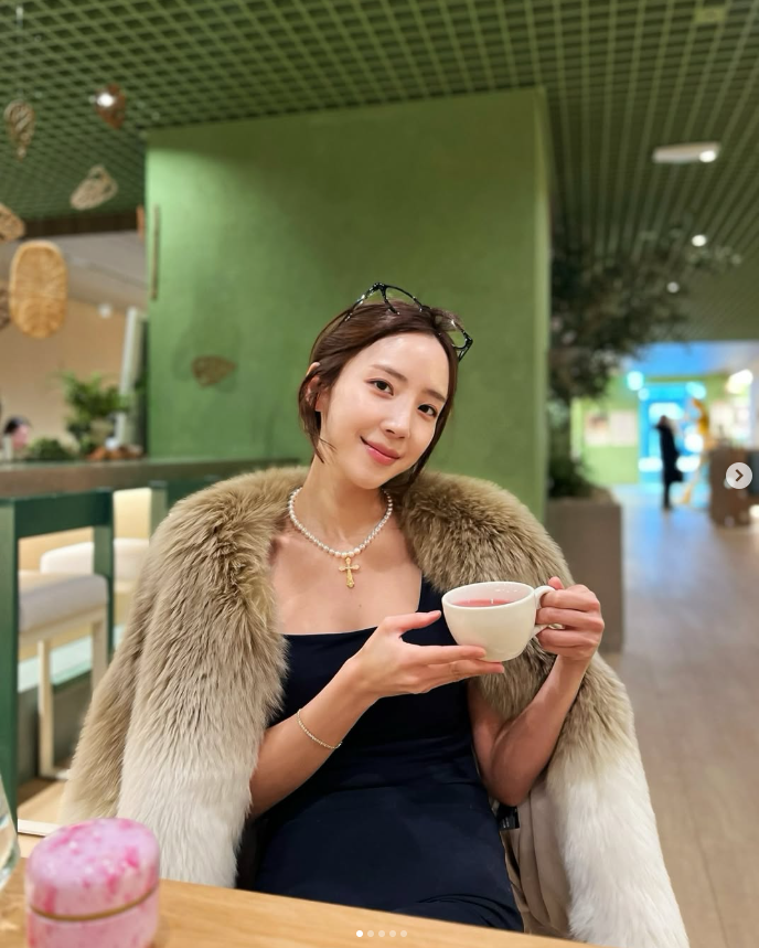 연예인 뺨치는 미모로 난리 난 GOD 박준형 와이프... 14살 연하 승무원 아내 누구?