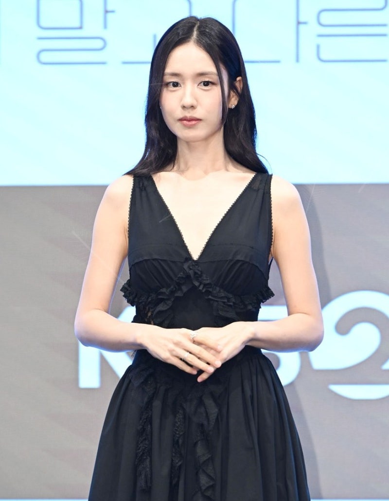 10kg 감량 앞둔 안은진, 제작발표회 드레스 스타일링 총정리