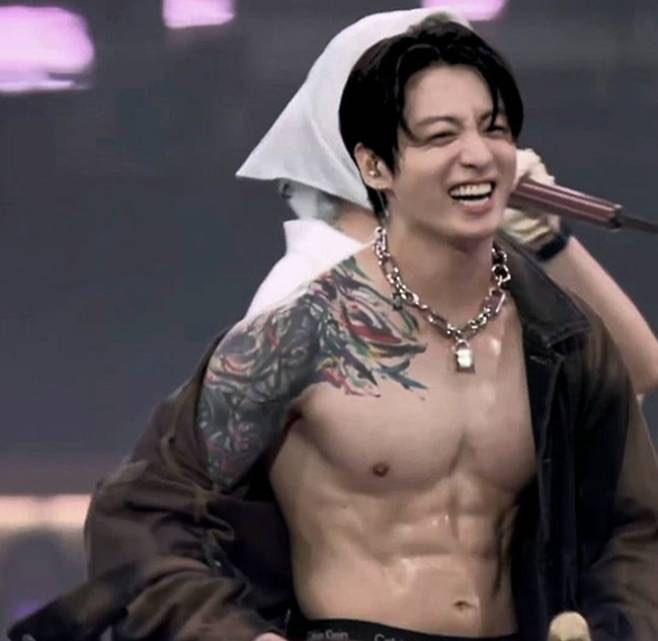 '역대급 핫바디' LA 소파이 발칵 뒤집은 BTS 정국 역대급 상탈 무대 (+저스틴 비버 ♥)