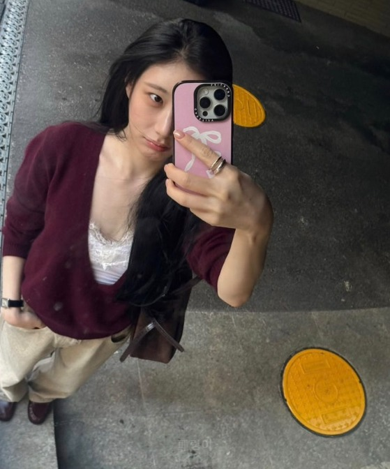 "명품 하나 없이 이 조합?" 있지 채령 가을 사복 레이어드 정체
