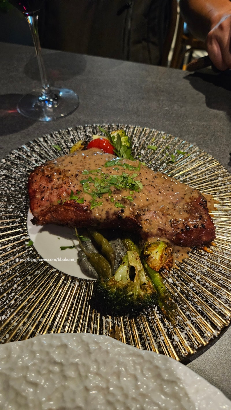 세종시 뷰 맛집 나성동 디앨리스 46층에서 와인과 스테이크 먹는 데이트 맛집