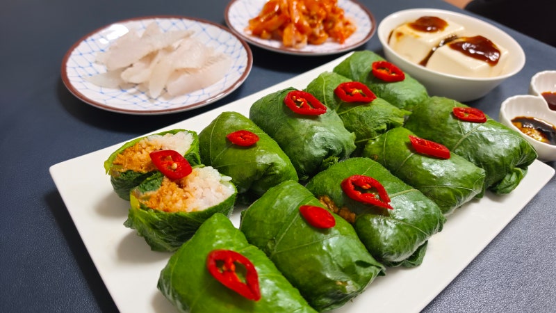 지금 아니면 못 먹어요! 쪄서 먹으면 더욱 맛있는 호박잎 참치쌈밥 맛보장 레시피