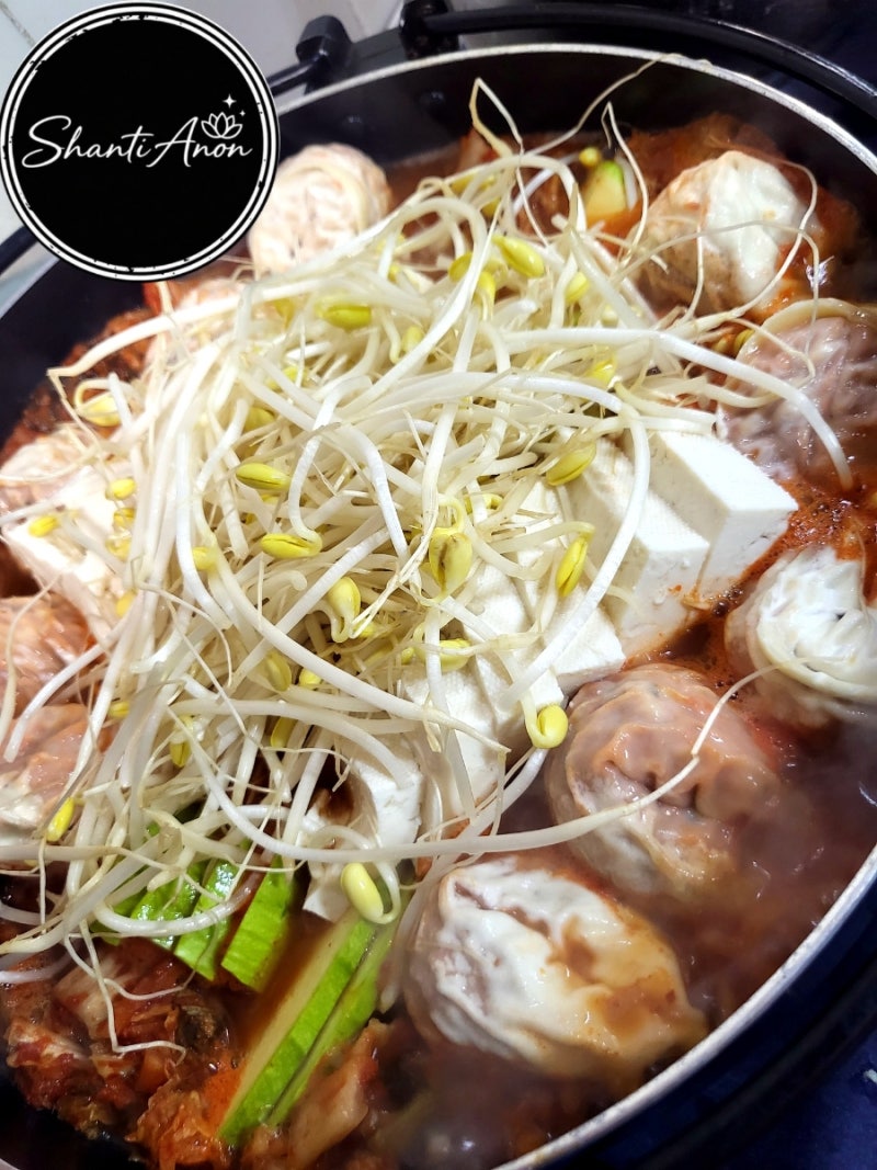 [집 밥]●김치 만두 전골●