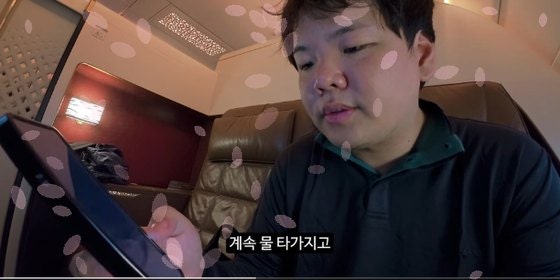 1500만원 비행 타고 "하이닉스에 전재산" 고백한 곽튜브…"물타기" 발언 두고 갑론을박