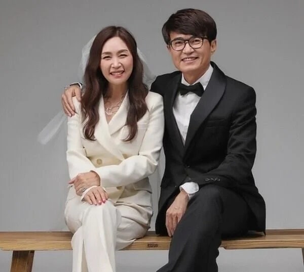 아들 불륜 논란에 고개 숙였던 홍서범(69)… 8개월 만에 잡은 무대