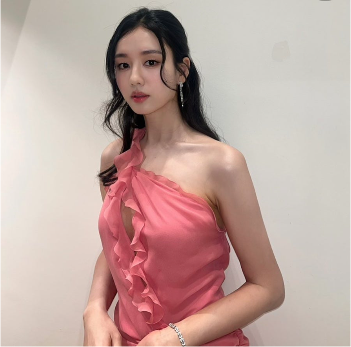 안은진 프로필 나이 키 학력 데뷔 리즈 연인 슬기로운 의사생활 가족 필모그래피 근황 총정....