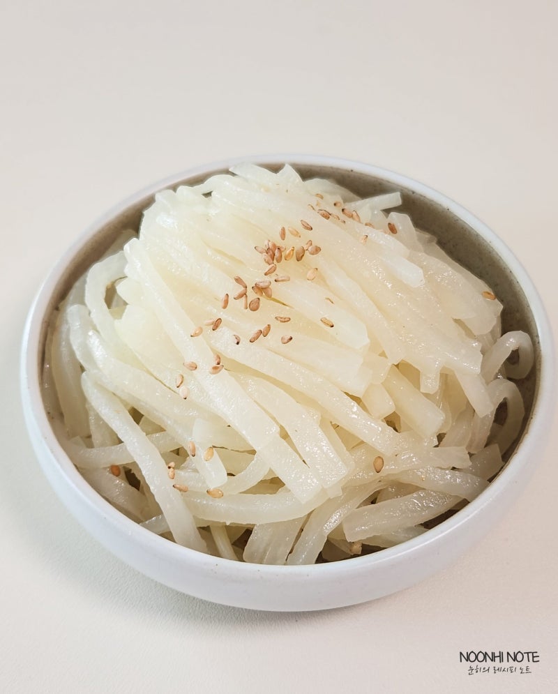 무나물볶음 레시피 부서지지 않고 깔끔하게 만드는법 무 요리
