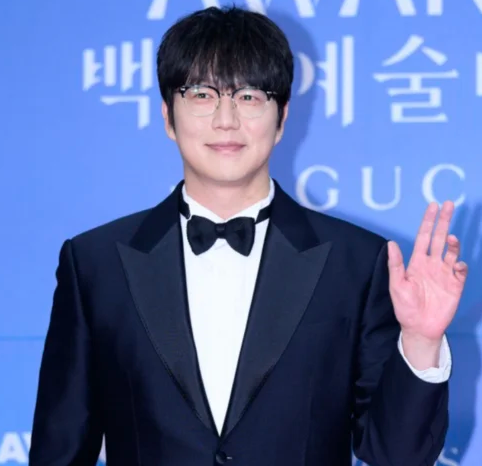 16만원인데 이게 맞나? 성시경 콘서트, 공연은 극찬받고 운영은 뭇매 맞은 이유