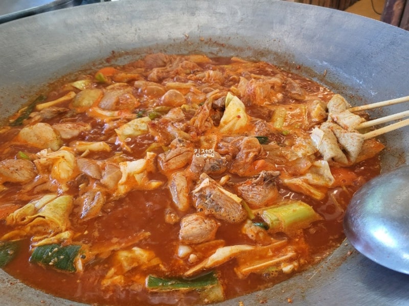 드럼통 솥뚜껑 닭볶음탕 남양주본점 솥뚜껑 묵은지 닭볶음탕 맛있어요