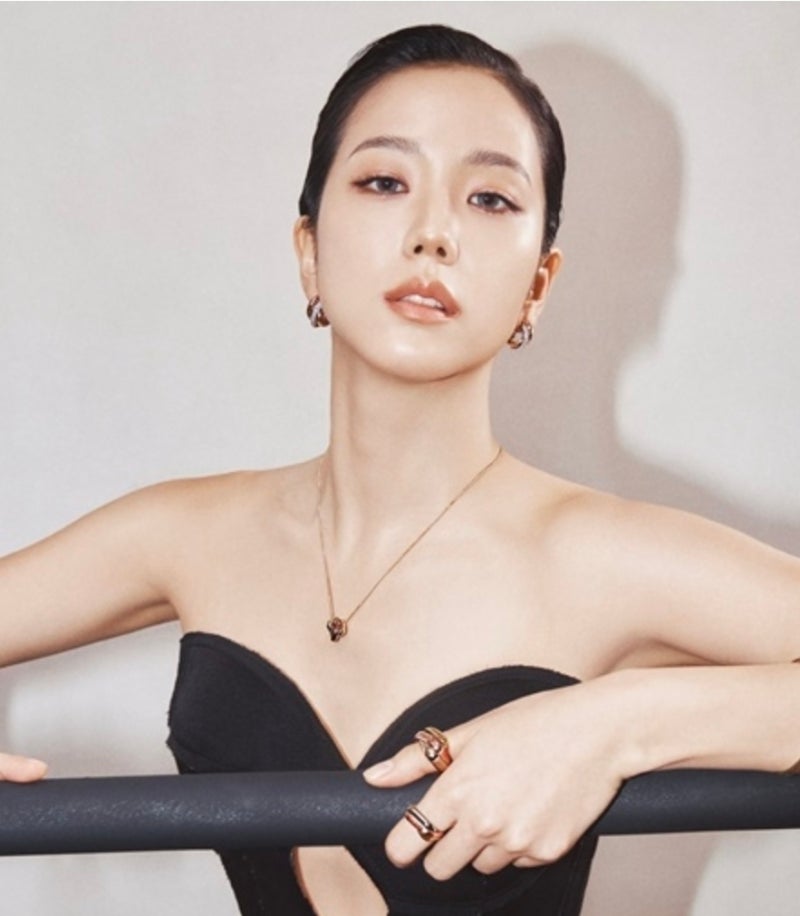 블랙핑크 지수, AI급 미모 화제.. 까르띠에 보석보다 눈부셨던 오프숄더 드레스