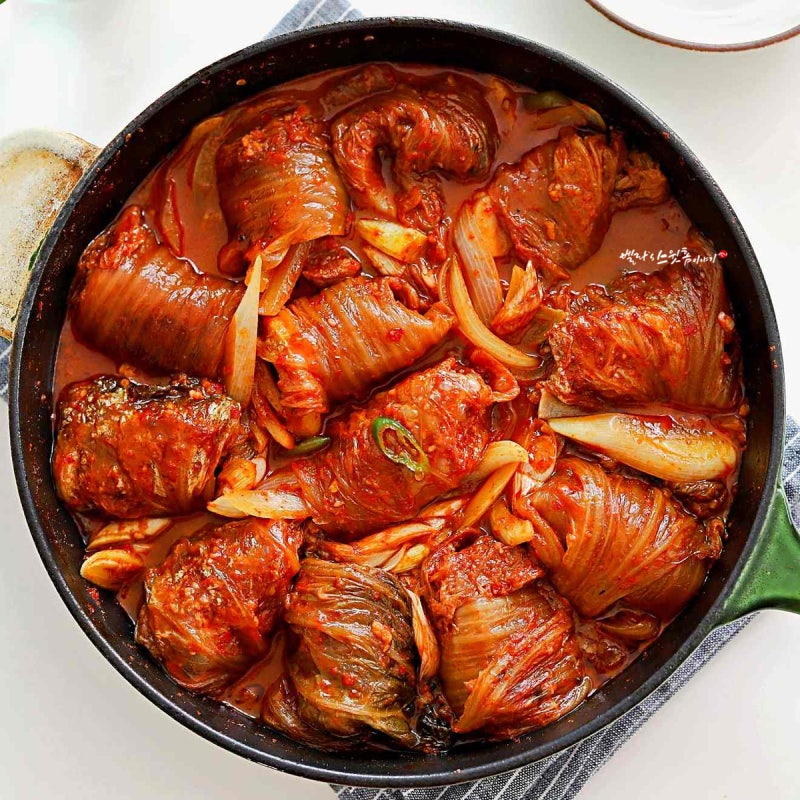 돼지고기 김치찜 레시피 삼겹살 신김치 넣고 푹 끓이는 법