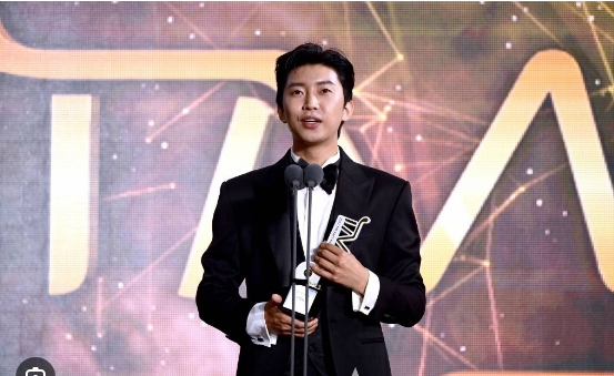 임영웅 10주년 겹경사 한날한시에 와! 흔들림없는 영웅의 전설