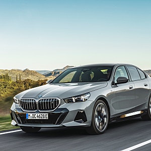 고속 실주행 460km에 205kW 초급속 충전! BMW i5(eDrive40·xDrive40·M60) 트림별 공인 주행거리 & 전비 ....