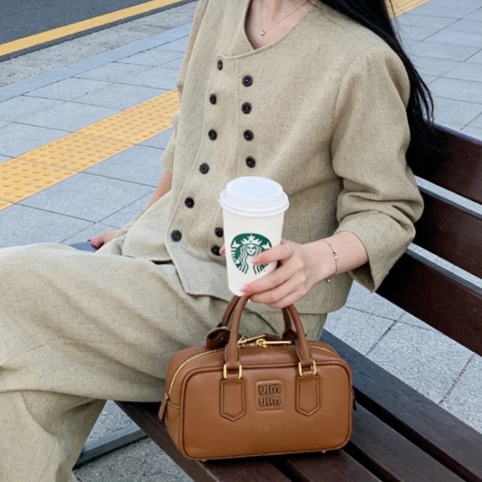 미우미우 아르카디 토트백 스몰 미듐 스타일링