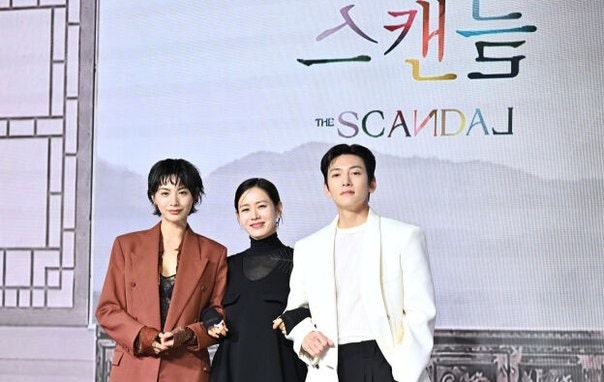 손예진, 4년 만의 사극 컴백…'스캔들' 첫 스타일링이 던진 화제의 메시지