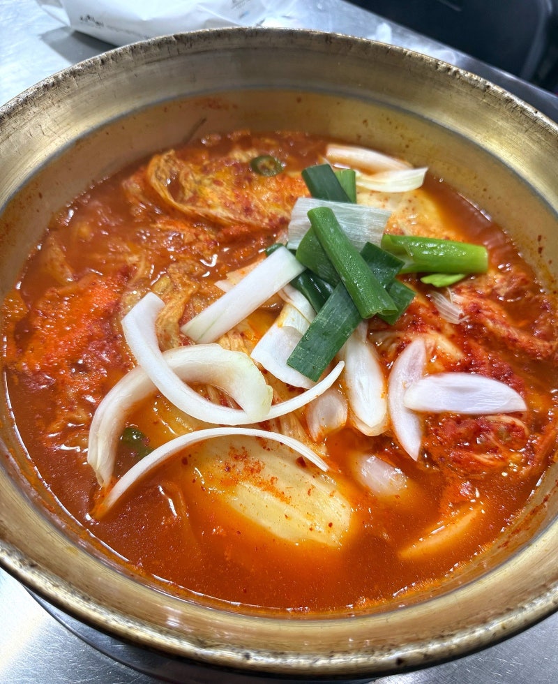[명동찌개마을] 부산 시청 김치찌개 맛집 / 부산 시청 점심 식당 추천 (혼밥 가능)