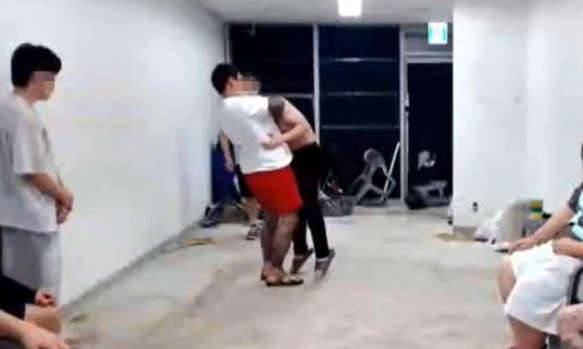 정찬성 ZFN 김중우 퇴출, 방송 중 일반인 목 졸라 기절시킨 사건 총정리