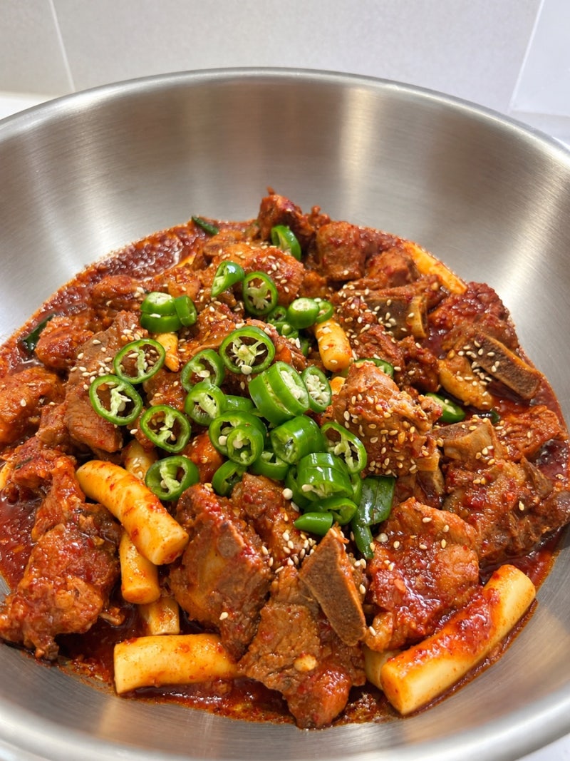 매운 돼지갈비찜 황금레시피 | 압력솥으로 부드럽게, 떡까지 넣은 매콤한 양념