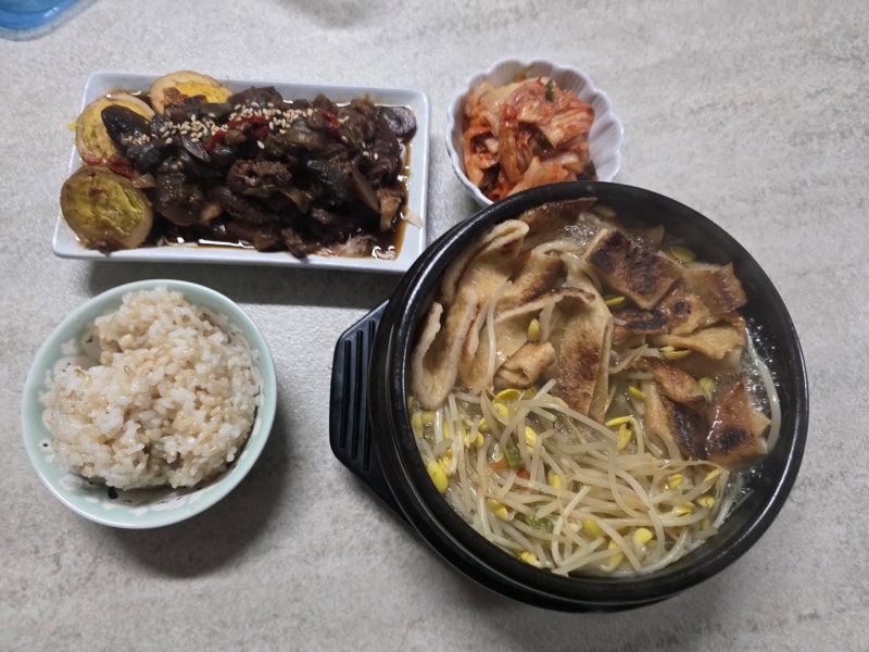 다이어트 식단 16일차(저녁) (부채살 스지 니코미&콩나물 어묵탕)