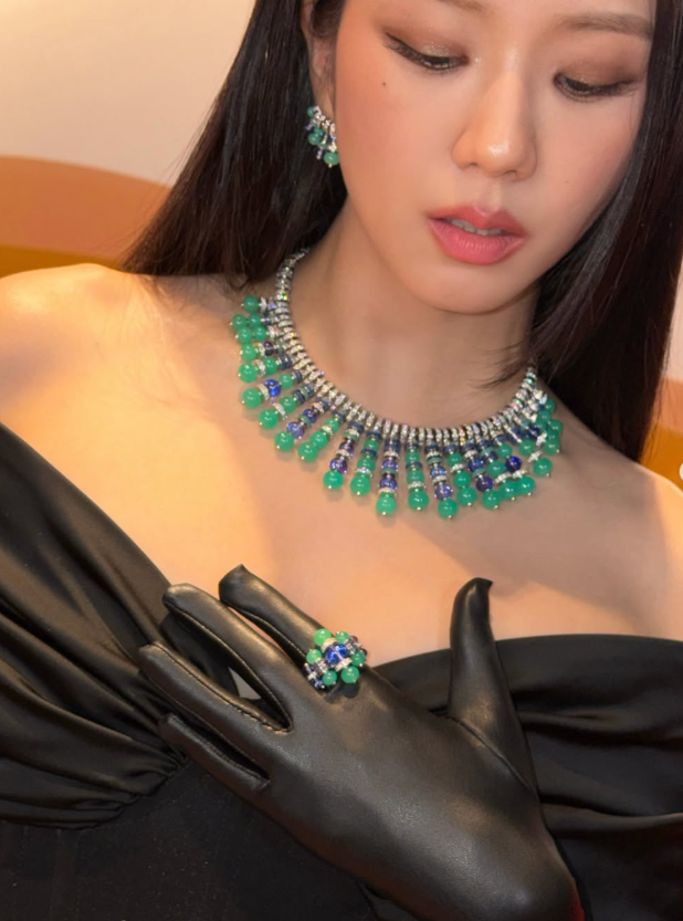 지수 요즘 미모 무슨 일이야.. 까르띠에 사진 뜨자 반응 난리난 이유