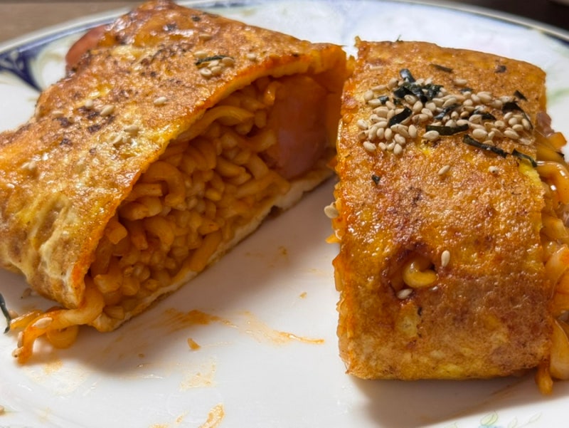 요즘 핫한 불닭오믈렛 만들기 불닭볶음면 계란 치즈 꿀조합