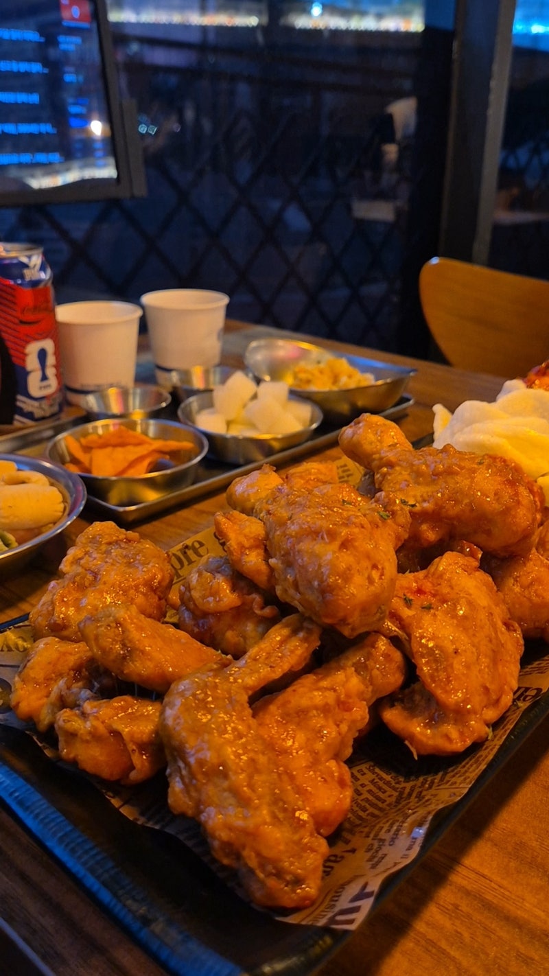 대형 스크린 TV 완비된 시지술집, 대구시지맛집 찐이야숯불치킨 사월역 포장 할인 및 무료 주....