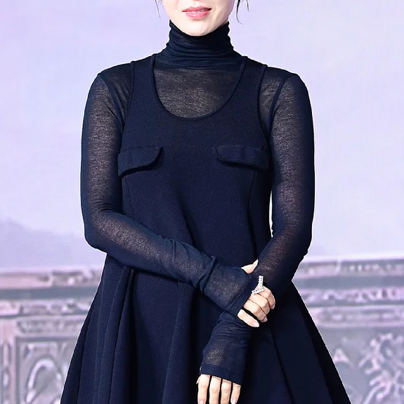 코디 무급으로 일하나.. 존예 여배우 아줌마 만들어버린 제작발표회 착장