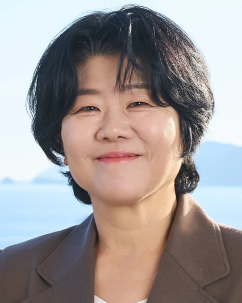 이정은 프로필 나이 배우 데뷔 키 미혼 결혼 남편 자녀 고향 학력 필모그래피 유퀴즈 근황까....