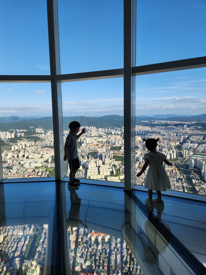 終於去了樂天世界塔首爾天空展望台（蠶室樂天世界塔122樓展望台）與孩子同行