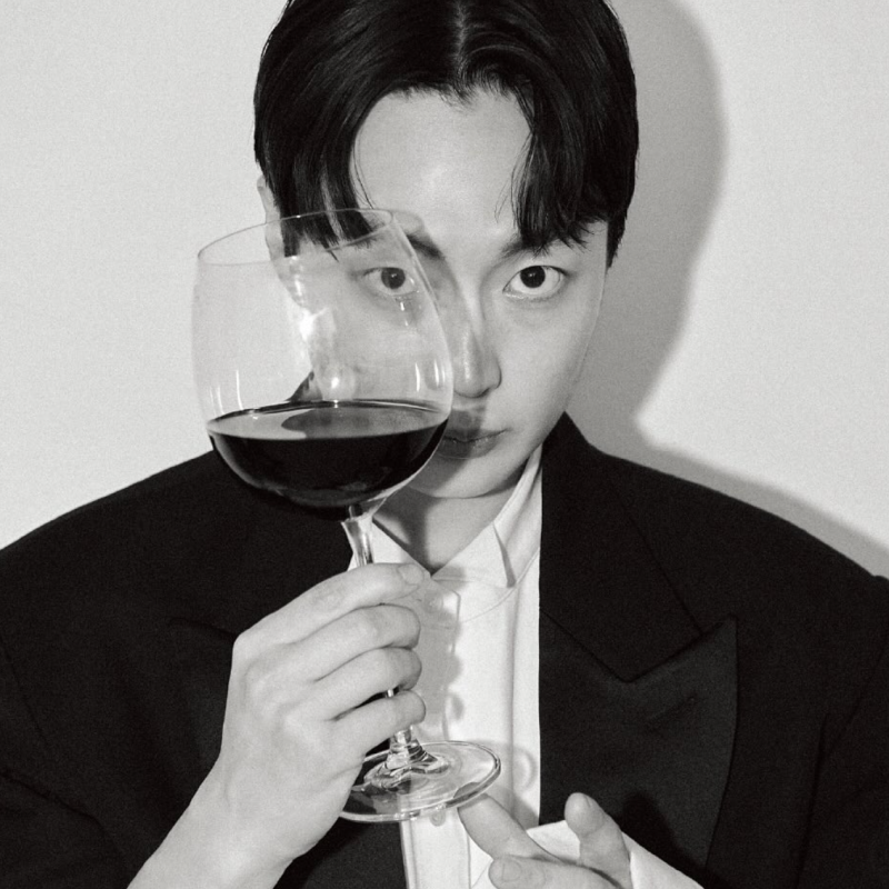 "오징어게임 124번이었어?" 현빈 옆에서 또 눈에 띄는 93년생 배우