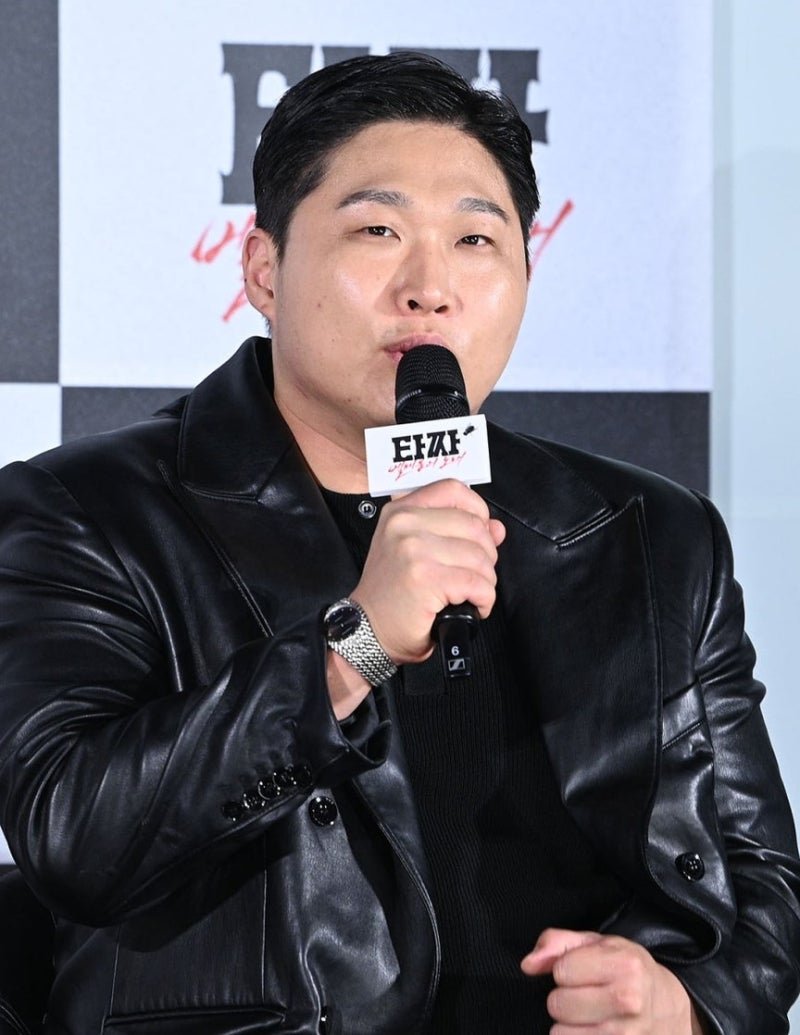 스윙스가 팔 문신을 1년 동안 매달 지우는 이유, 사극 하나 때문에?