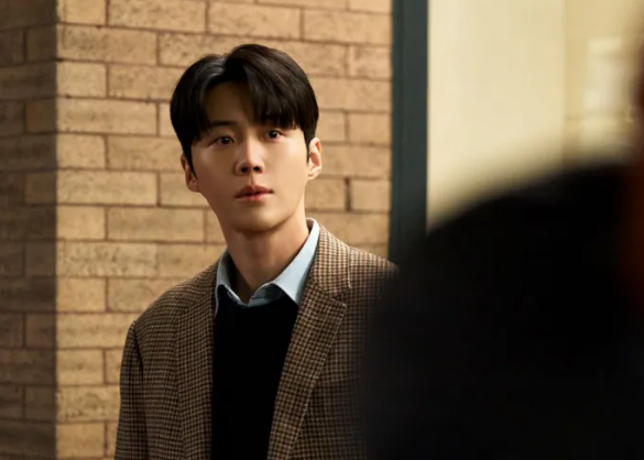 Kim Seon-ho's Changed Atmosphere After Tax Evasion Controversy: Why His Return to Beanpole Ads After 7 Months is Drawing Attention