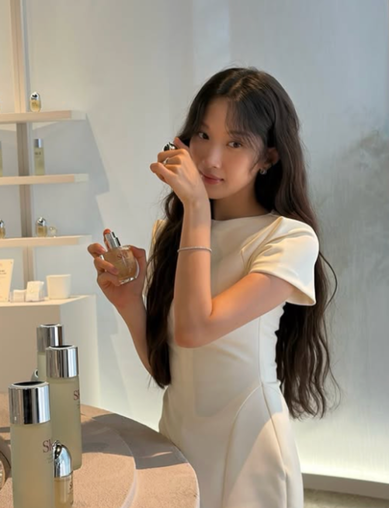 "품절 전에 찾아봐야겠네.." 문가영이 입은 자라 79,900원 화이트 미니 원피스