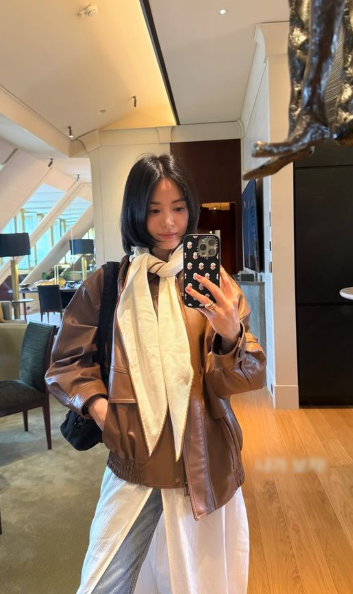 파리 휴가 중 빛난 미모! 송혜교, 단발병 부르는 가을 여신