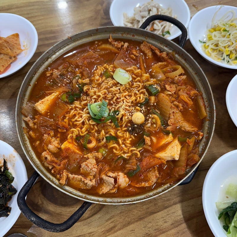 [광주] 현지인 추천 찐 김치찌개 맛집 쌍촌동 궁전김치찌개