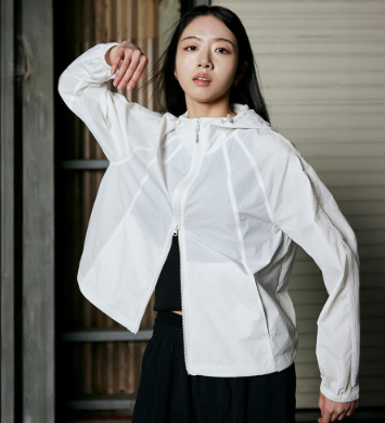 "가방에 쏙 넣어 다니기 너무 편해요!" 스파오 라이트 후드 윈드브레이커