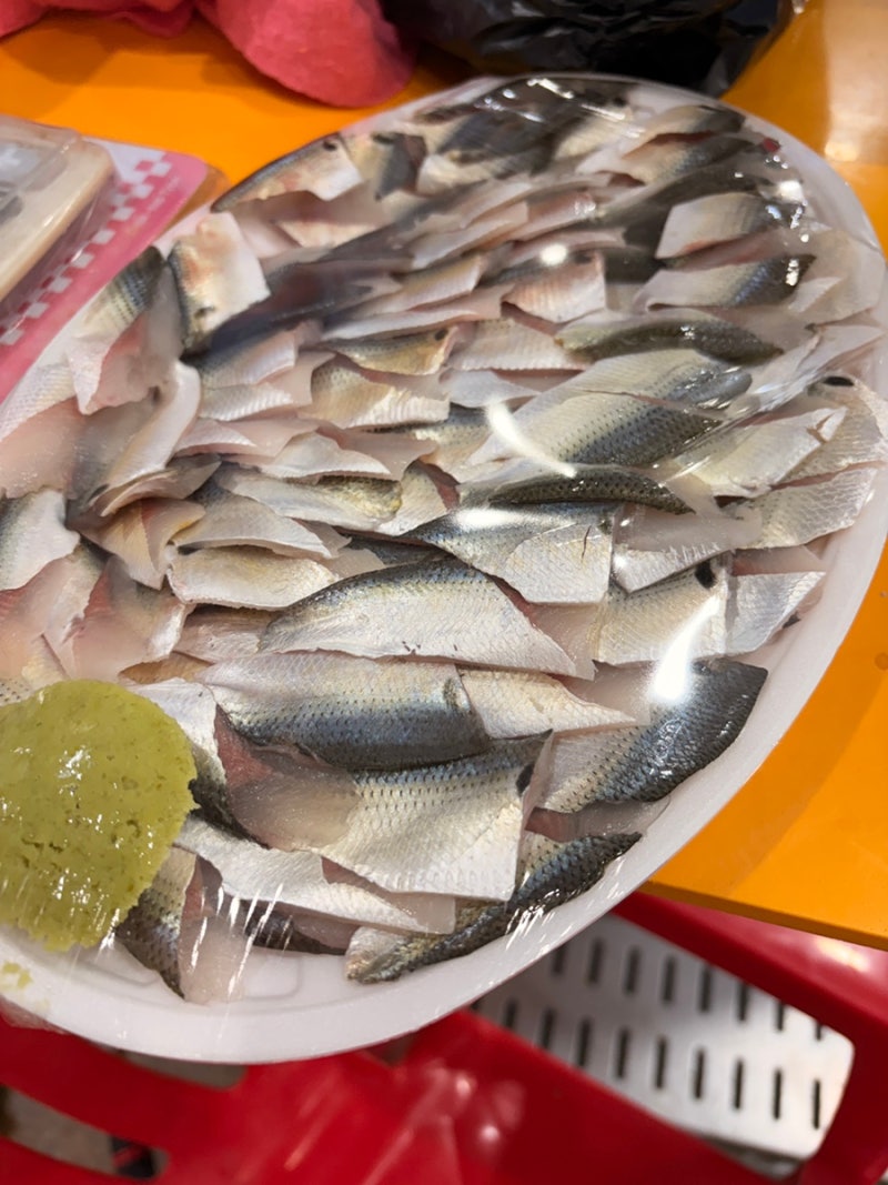 수원농수산물도매시장 '완도수산' 가을 제철 전어회냠냠