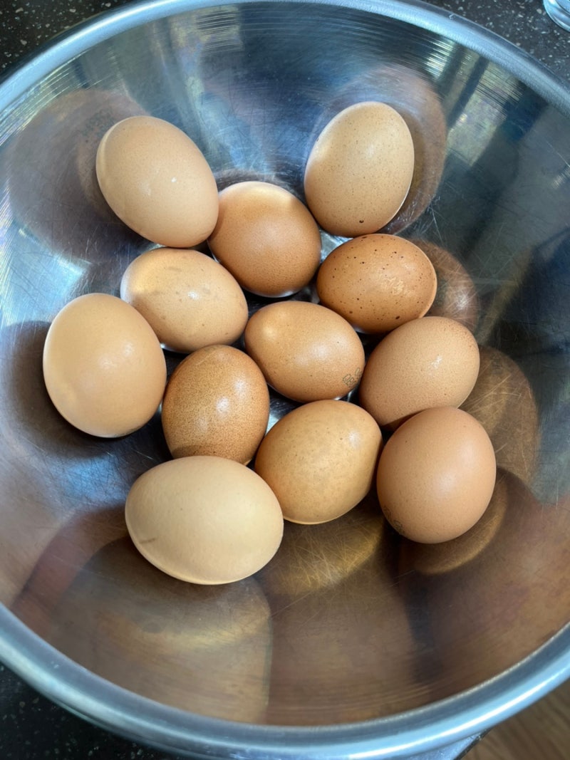 전기 밥솥으로 간단하게 맥반석 계란 만들어먹기!