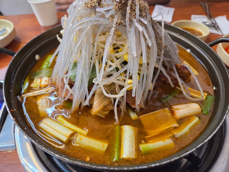 [오산시청 감자탕 오산시청 맛집 오산시청 회식] 노걸대감자탕 오산시청점 가족외식 만족후....