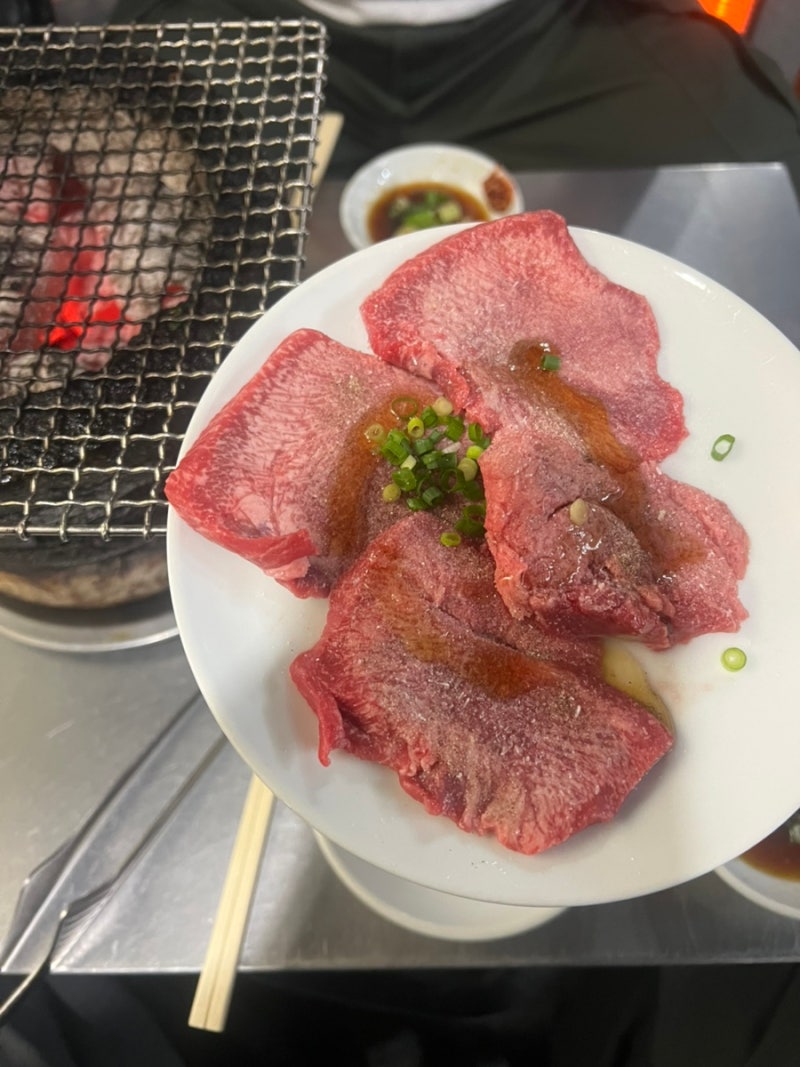 우라난바 야키니쿠 토라니츠노 난바 | 오사카 노상감성 야끼니쿠, 마츠다부장 추천맛집