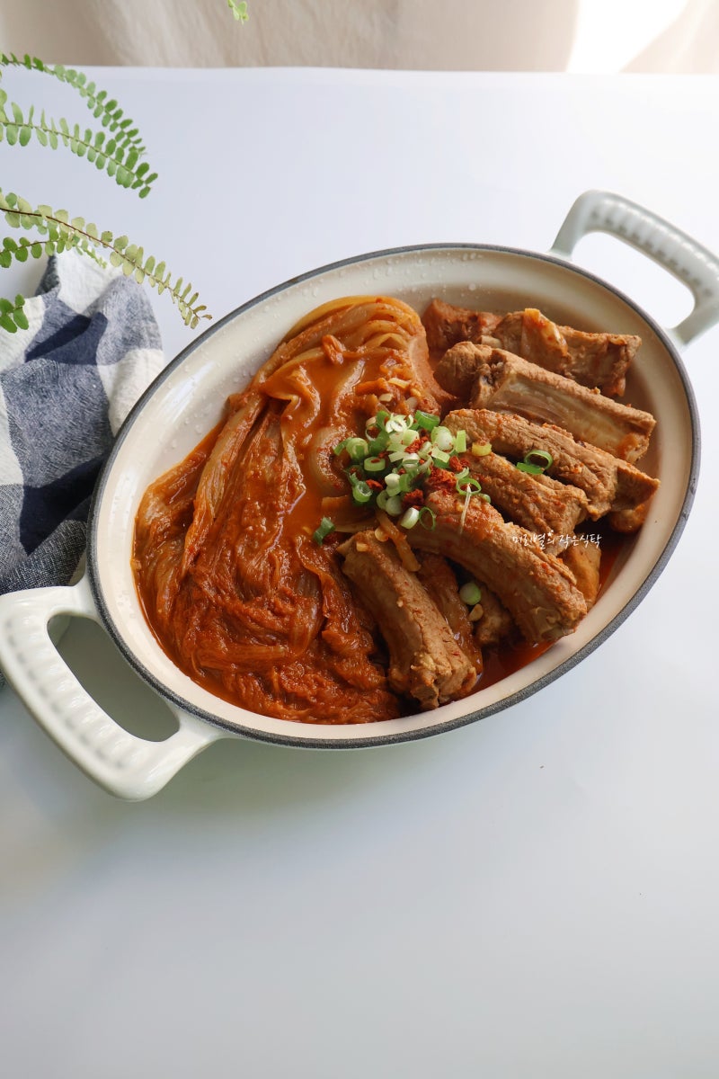 잡내NO 돼지고기 등갈비 김치찜 레시피 묵은지김치찜 만드는법