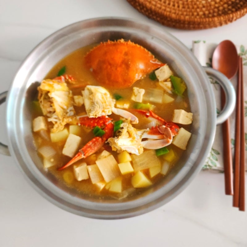 큰 꽃게 두 마리로 끓인 구수한 꽃게 된장찌개 레시피