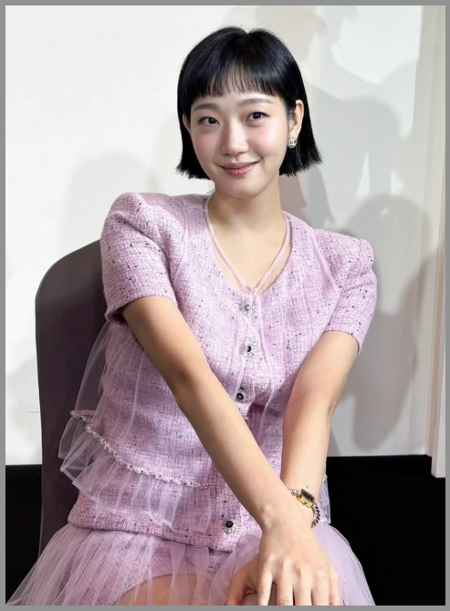 똑같은 샤넬 옷...김고은 우아함의 압승! 크리스틴 스튜어트 극과 극 분위기